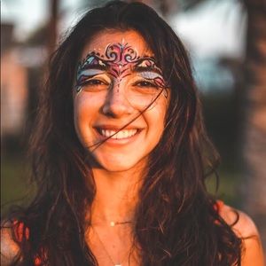 Meet your Posher, Kareen